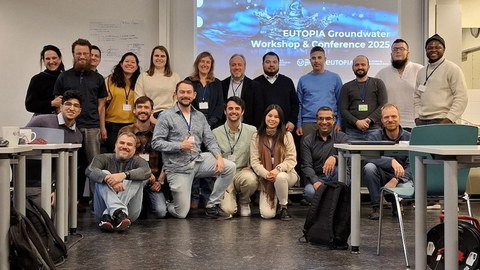 Die Teilnehhmer des Workshops, ca 20 Personen in einem Gruppenbild in einem Seminarraum