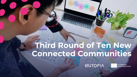 Ein Schreibtisch mit einem Laptop darüber der Text Third round of 10 Connected Communities