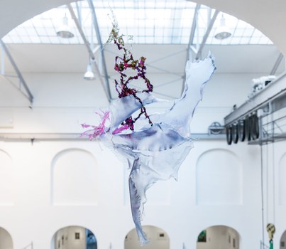 Aljoscha: extraterrestrial origin of life (2022); Installationsansicht der Intervention in der Galerie der Kustodie im Görges-Bau, TU Dresden 