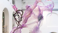 Aljoscha: extraterrestrial origin of life (2022); Installationsansicht der Intervention in der Galerie der Kustodie im Görges-Bau, TU Dresden 