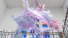 Aljoscha: extraterrestrial origin of life (2022); Installationsansicht der Intervention in der Galerie der Kustodie im Görges-Bau, TU Dresden 
