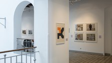 Blick in die Ausstellung „System und Revision“ mit Werken von Friedrich Kracht und Christine Schlegel.  Foto: Michael Kretzschmar, TUD