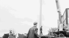Klaus Dennhardt, Aufbau „Mast mit zwei Faltungszonen“ von Hermann Glöckner (1982); Kunstbesitz der Kustodie der TU Dresden