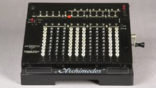 Die Staffelwalzenmaschine Archimedes Modell D von Reinhold Pöthig, Glashütte/Sachsen, 1915