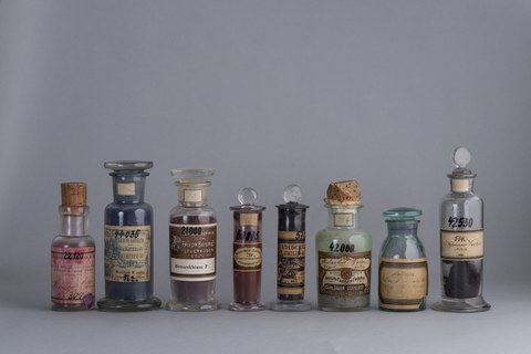Frühe synthetische Farbstoffe verschiedener Hersteller, ab 1860 aus der Farbstoffsammlung der TU Dresden