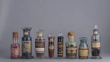Frühe synthetische Farbstoffe verschiedener Hersteller, ab 1860 aus der Farbstoffsammlung der TU Dresden