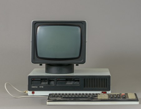 Computer Robotron 1715, eingeführt 1985 (TU Dresden, Sammlung Historische Computertechnik)