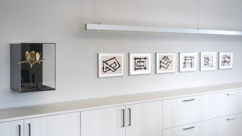 Werke von Petra Kasten und Exponate aus den Sammlungen der Kustodie im Rektorat