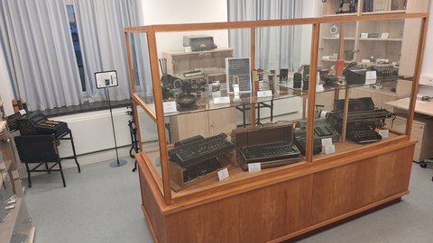 Blick in die neuen Sammlungsräume der Feinwertechnik