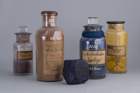 Verschiedene Naturfarbstoffe
