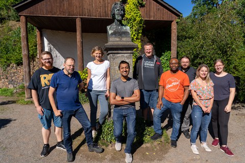 Gruppenfoto AG Müller-Reichert 2023 im Forstbotanischer Garten Dresden