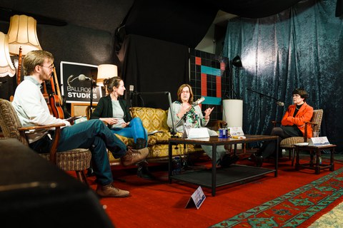 v.l.n.r. Moderator: Konstantin Willkommen, Referentin Anne Röhle, Ruth Hecker und Maria Eberlein-Gonska