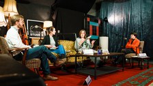 v.l.n.r. Moderator: Konstantin Willkommen, Referentin Anne Röhle, Ruth Hecker und Maria Eberlein-Gonska