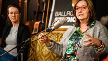 Referentin Anne Röhle und Ruth Hecker