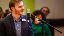 Moderator Konstantin Willkommen