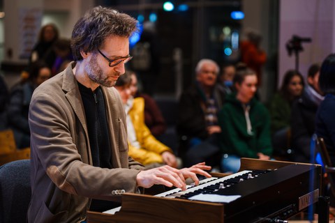 Musikalische Unterstützung durch Jo Aldinger