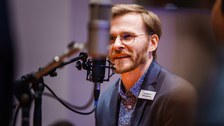 Moderator Konstantin Willkommen