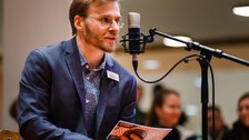 Moderator Konstantin Willkommen