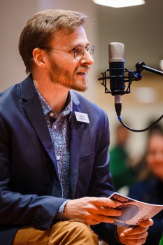 Moderator Konstantin Willkommen