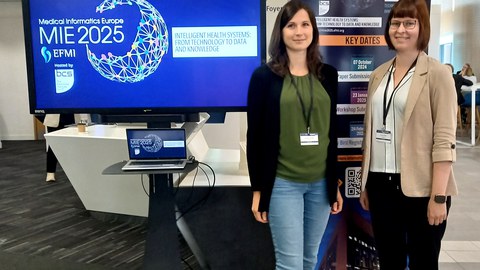 Sophia Grummt und Dr. Elisa Henke auf der MIE (v.l.n.r.)