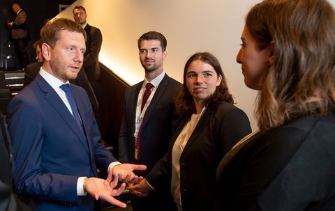 MP Michael Kretschmer discussing the IRTG with Alice Santambrogio