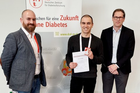 auto_awesome Meintest du: Preisübergabe durch Andreas Birkenfeld und Simon Dreher an Ivan Perez Rodriguez 80 / 5.000 Übersetzungsergebnisse Übersetzung Andreas Birkendfeld and Simon Dreher handed over the prize to Ivan Perez Rodriguez