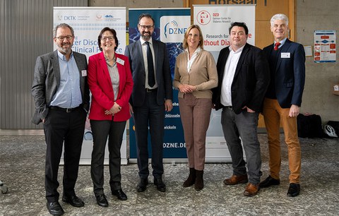 Gruppenbild von Michele Solimena, Mechthild Krause, Sebastian Gemkow, Esther Troost, Frank Ohi und Gerd Kempermann