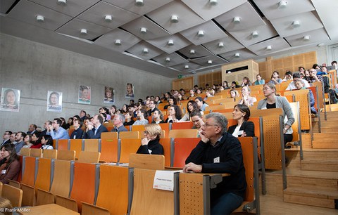 Auditorium des 6th Joint DZG Symposium Dresden