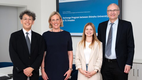 Gruppenbild mit Prof. Tanaka, Prof. Troost, Sophie Loettel, Prof. Morawietz