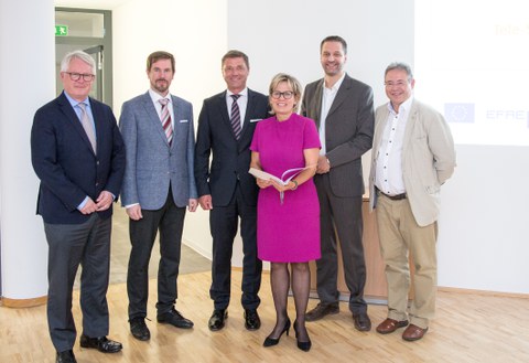 Die Förderung des Projektes unterstreicht die Schwerpunktsetzung des Sächsischen Staatsministeriums für Soziales und Verbraucherschutz (SMS) im Bereich Telemedizin, E-Health und technischer Assistenzsysteme.