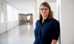 Auf dem Bild ist Frau Dr. Corina Oswald zu sehen.