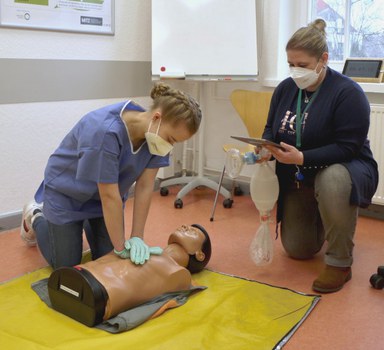 Hosce praktische Prüfung Studium Hebammenkunde.jpg