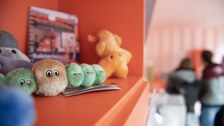Kuschelmikroben von Giant Microbes in Wanderausstellung Bakteriopolis