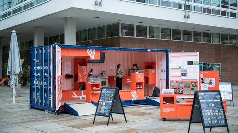 Wanderausstellung Bakteriopolis im Stadtzentrum von Dresden