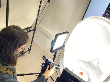 Frau fotografiert