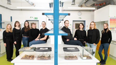 Gruppe von Personen im Labor