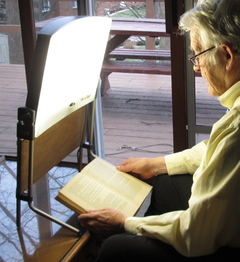 Light therapy lamp against SAD