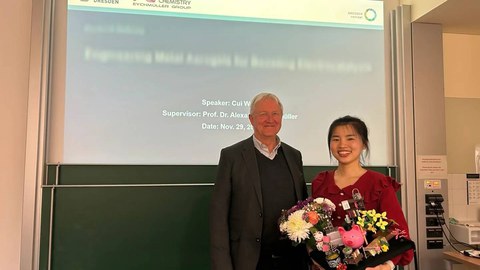 Cui Wang stands next to her supervisor