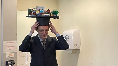 Lukas mit Doktorhut