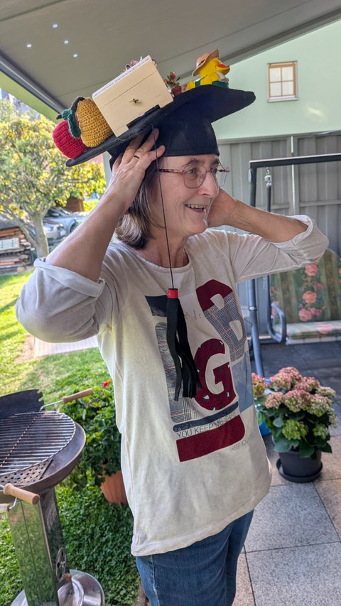 Frau mit Doktorhut