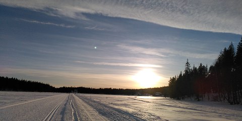Schneelandschaft bei Sonnenuntergang