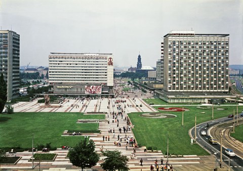 Prager Str vom Hauptbahnhof in Dresden im Jahr 1979