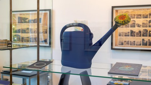 Ansicht der Ausstellung "Celestial Classrooms" von Sophie Lindner, 2025