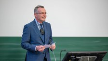 Der Vorsitzende des Preiskomitees, Prof. Roland Ketzmerick