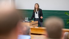 Marta Urbanska beim Vortrag