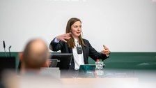 Marta Urbanska beim Vortrag