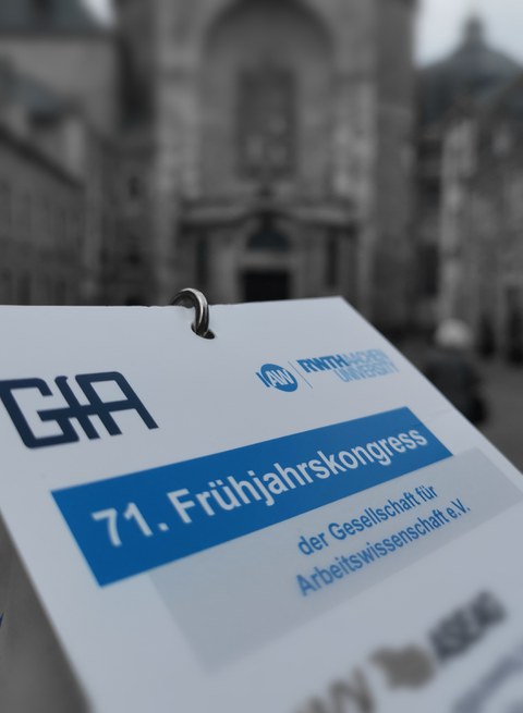 GfA Teilnahmer:innenkarte vor dem Aachener Dom