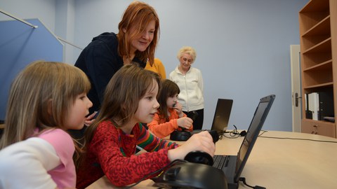 Children trying out an experiment at a PC