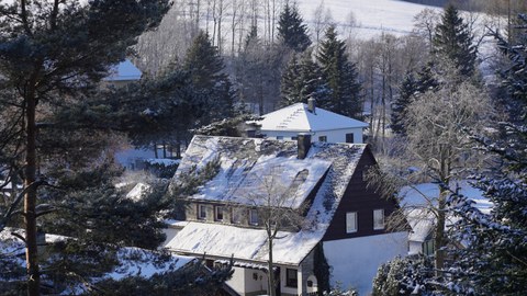 eingeschneites Haus