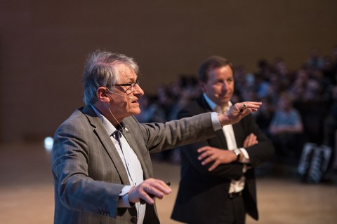 Phyisk-Nobelpreisträger Klaus von Klitzing mit Clemens Kirschbaum, Sprecher des Bereichs Mathematik und Naturwissenschaften